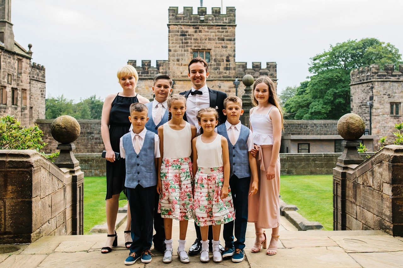 All of the siblings of Cometan. Left to right: Lucia Richardson, Kent Taylorian, Kieran Taylorian, Jay Taylorian, Zara Taylorian, Edie Taylorian, and Charlotte Sophia.